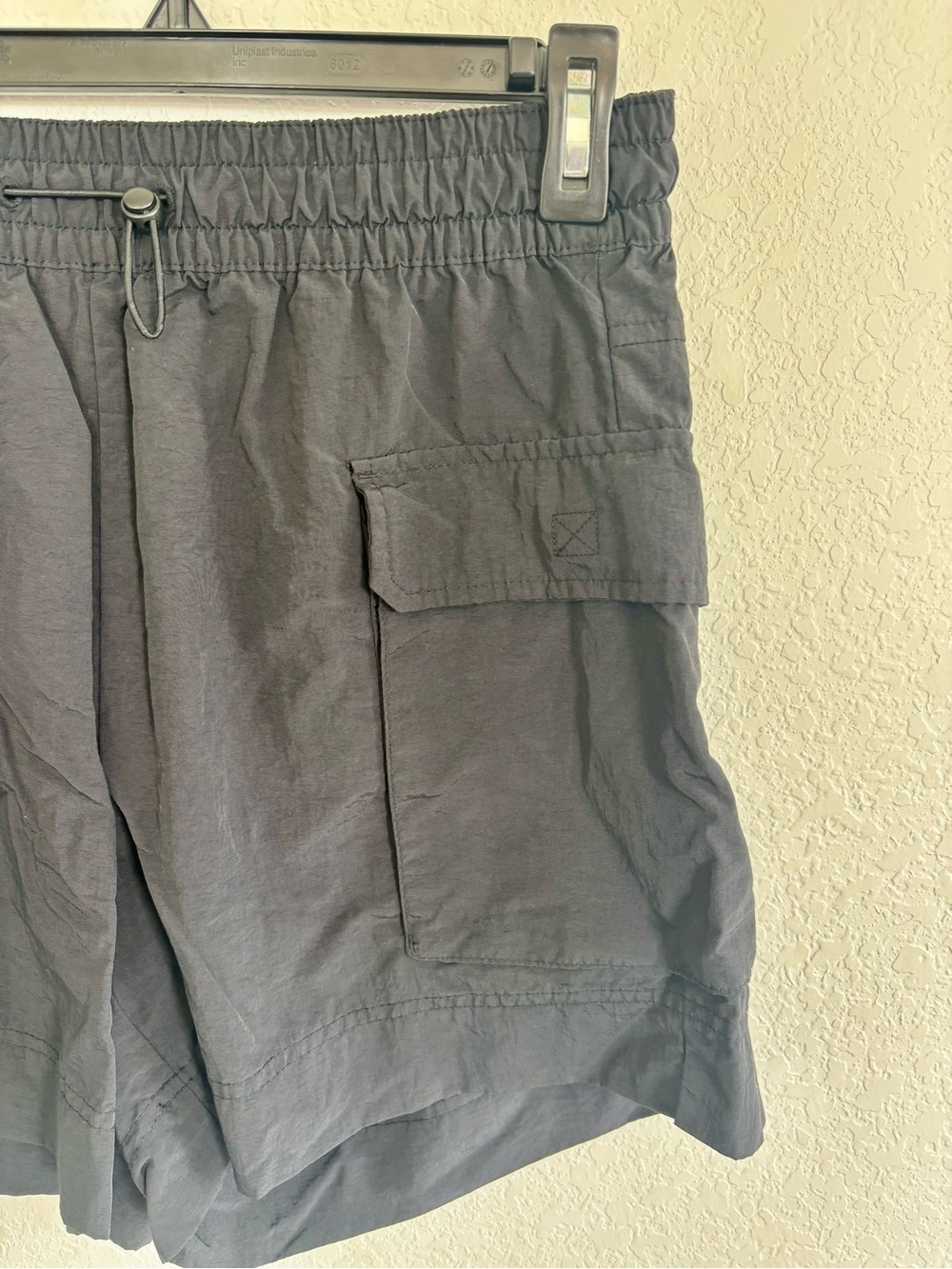 Women’s Black Athletic Cargo Shorts Old Navy M - Picture 2 of 4